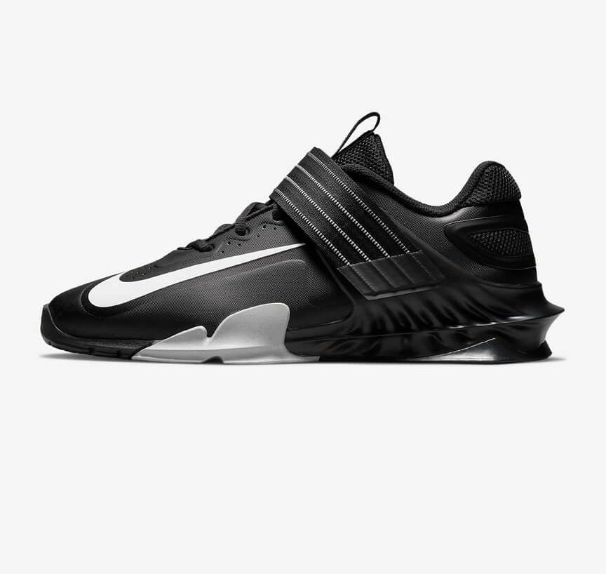 Nike Savaleos schoen in zwart